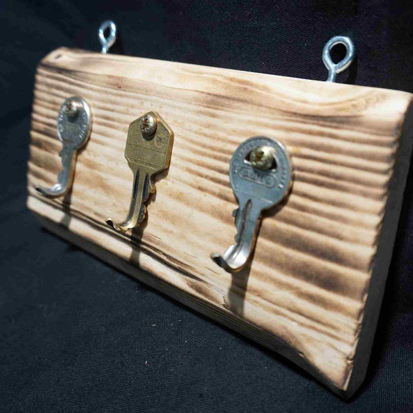 Schlüsselbretter aus Schlüsseln und Brettern