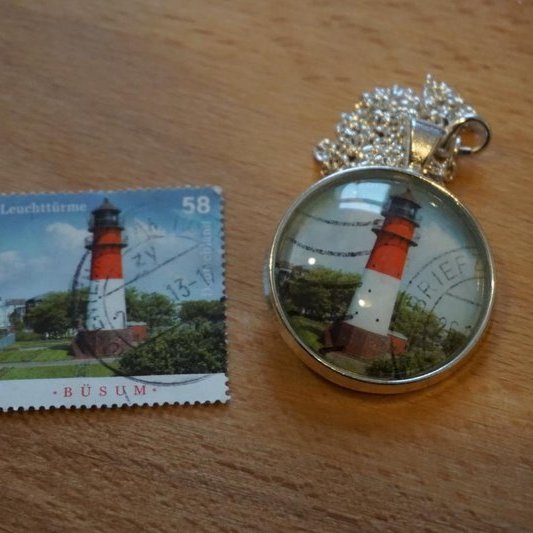 Amulett aus Briefmarke "Leuchtturm Büsum"