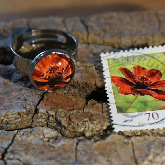 Ring aus Briefmarke "Schokoladen Kosmee"