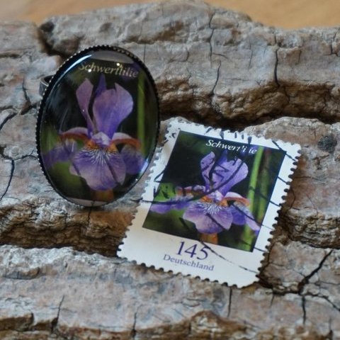 Ring aus Briefmarke "Schwertlilie"