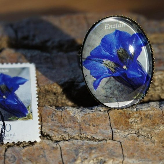 Ring aus Briefmarke "Enzian"