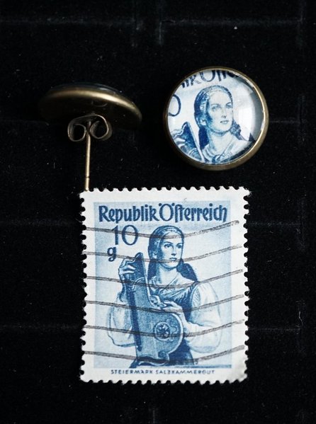 Ohrstecker aus Briefmarken "Traditionshüte blau"