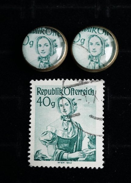 Ohrstecker aus Briefmarken "Traditionshüte blassgrün"