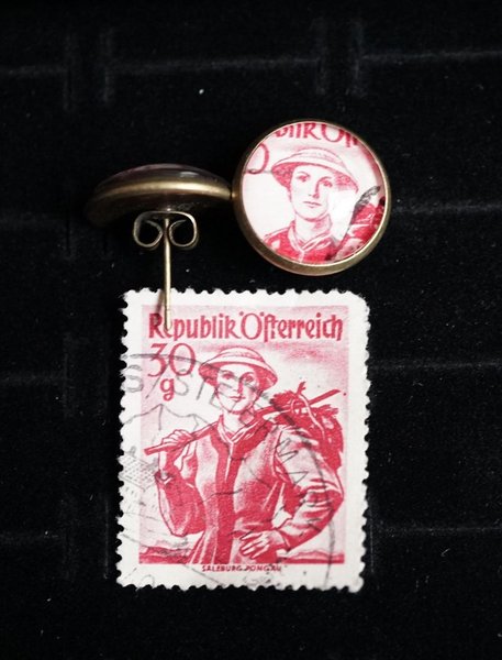 Ohrstecker aus Briefmarken "Traditionshüte rot"
